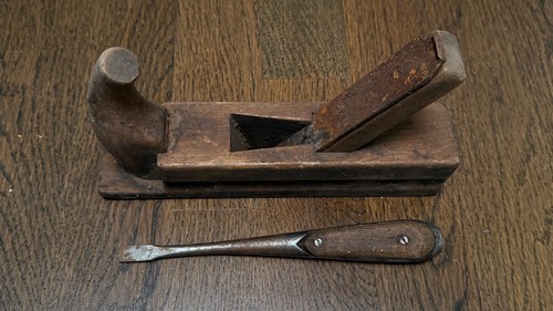 Antiker holzhobel mit - holzhobel, i