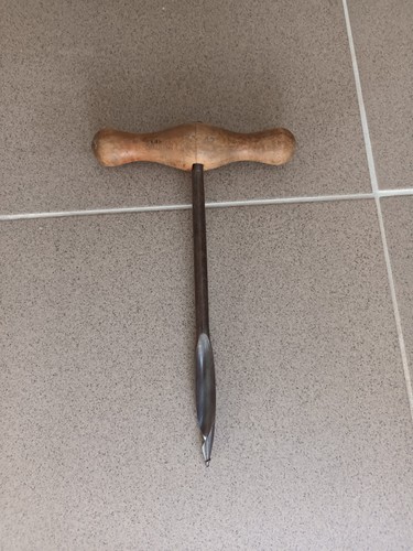 Großer antiker holzhandbohrer - großer,
