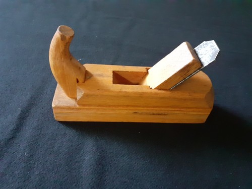 Alter hobel kleiner - -,