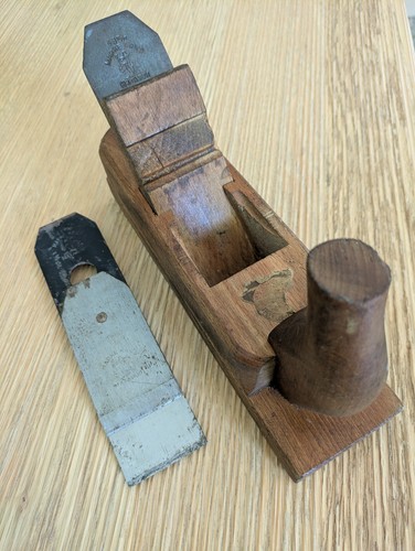 Alter holzhobel mit mm - alter,